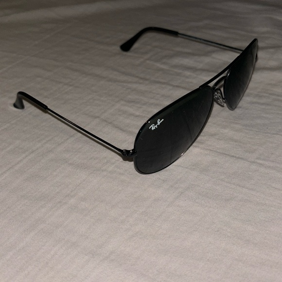 Black aviator Ray Bans - Picture 3 of 5